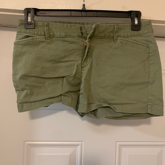 Old Navy Pixie olive shorts - Picture 1 of 2